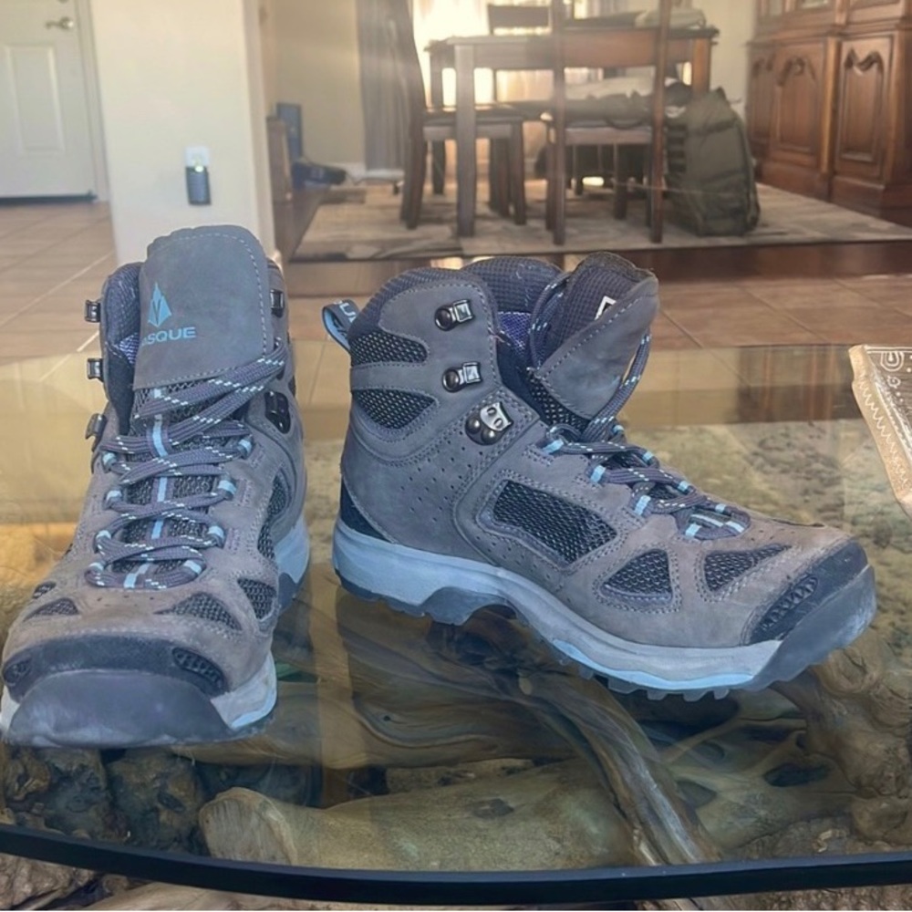 Vasque Breeze Hiking Boots, Women’s Size 9, MSRP $179.95